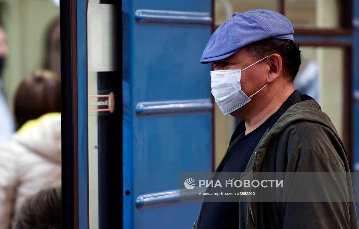 Проверка соблюдения масочного режима в метро Новосибирска