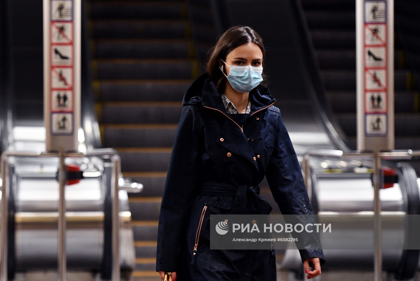 Проверка соблюдения масочного режима в метро Новосибирска