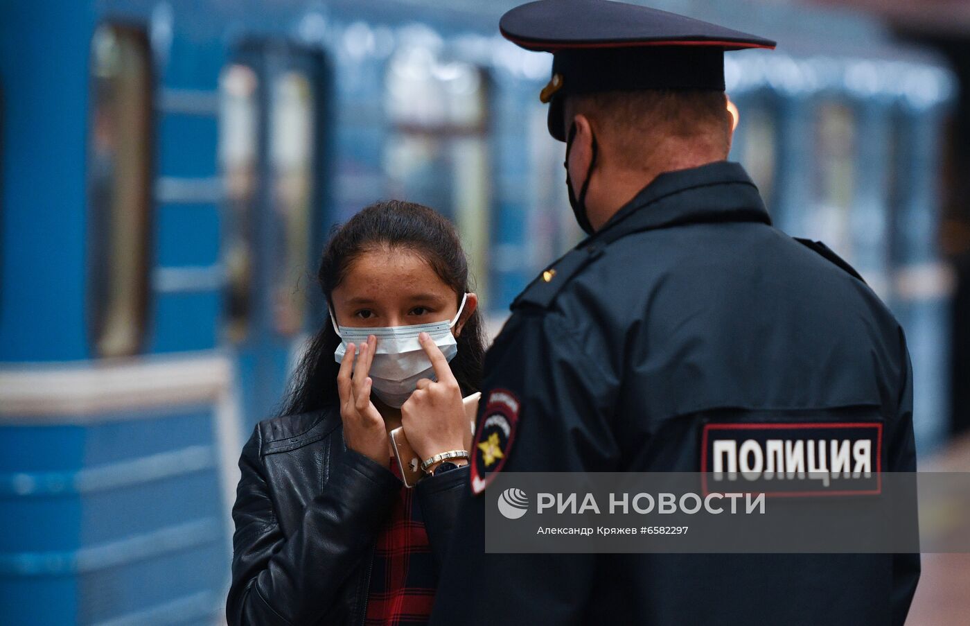 Проверка соблюдения масочного режима в метро Новосибирска