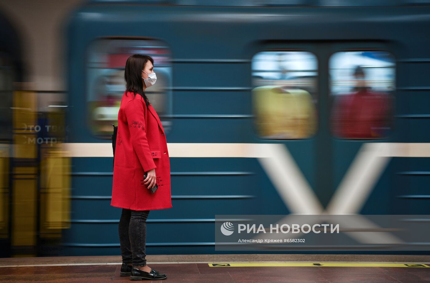 Проверка соблюдения масочного режима в метро Новосибирска