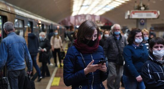 Проверка соблюдения масочного режима в метро Новосибирска