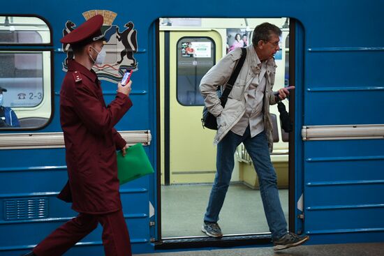 Проверка соблюдения масочного режима в метро Новосибирска