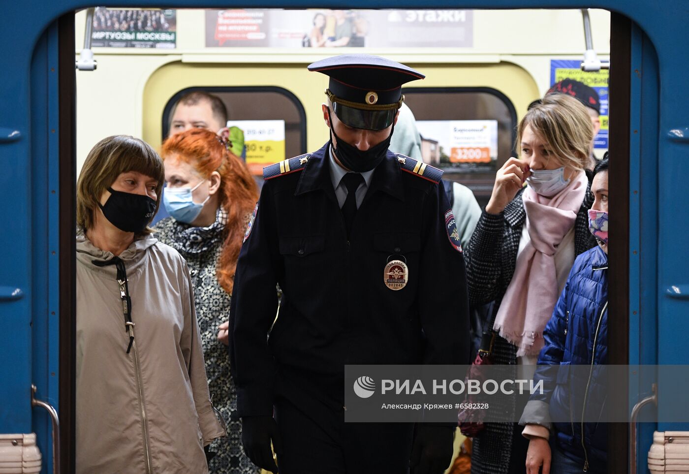 Проверка соблюдения масочного режима в метро Новосибирска