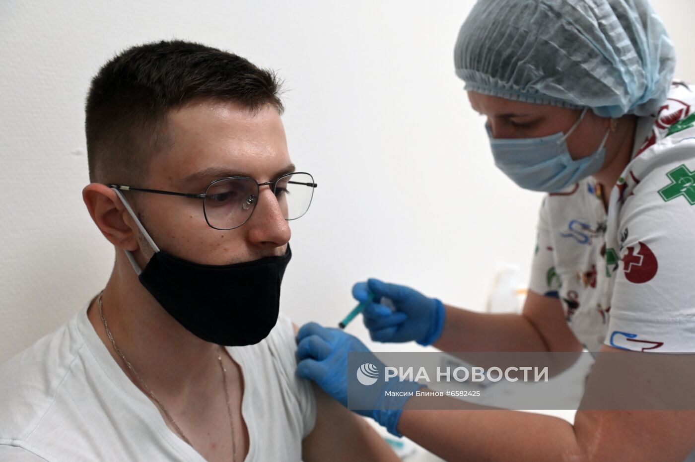 Вакцинация студентов в Москве 