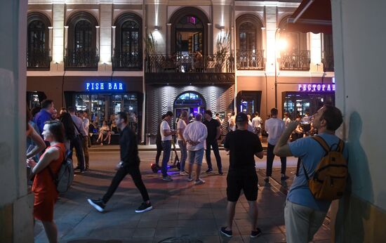 В Москве продлили запрет на ночную работу баров и ресторанов