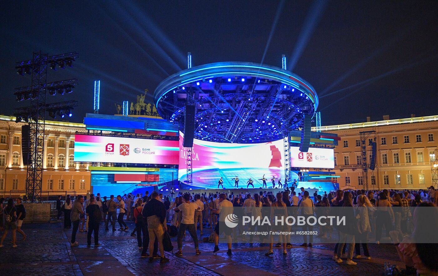 Праздник выпускников "Алые паруса" в Санкт-Петербурге