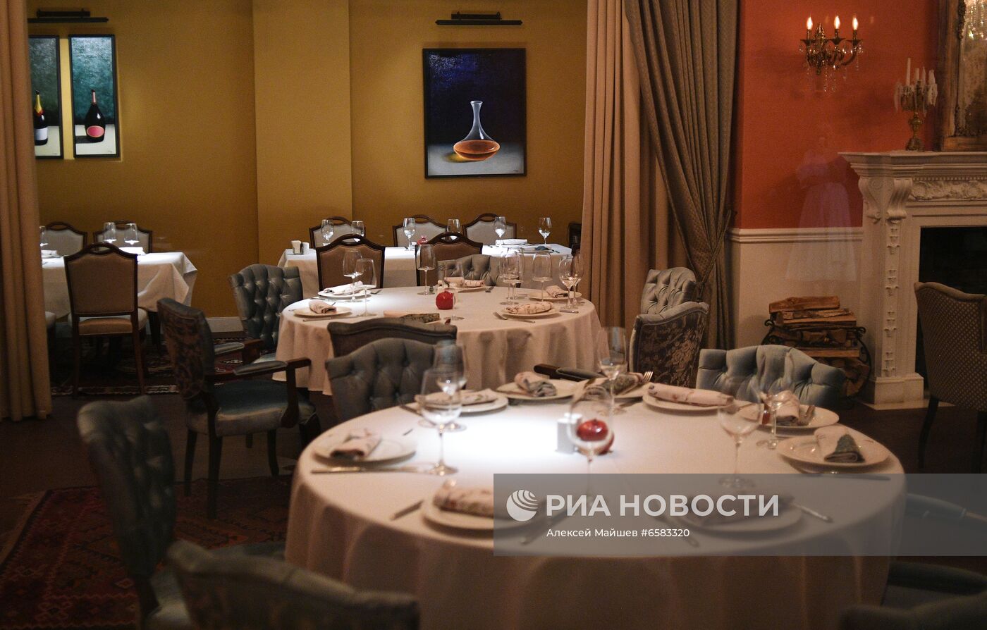 В Москве продлили запрет на ночную работу баров и ресторанов