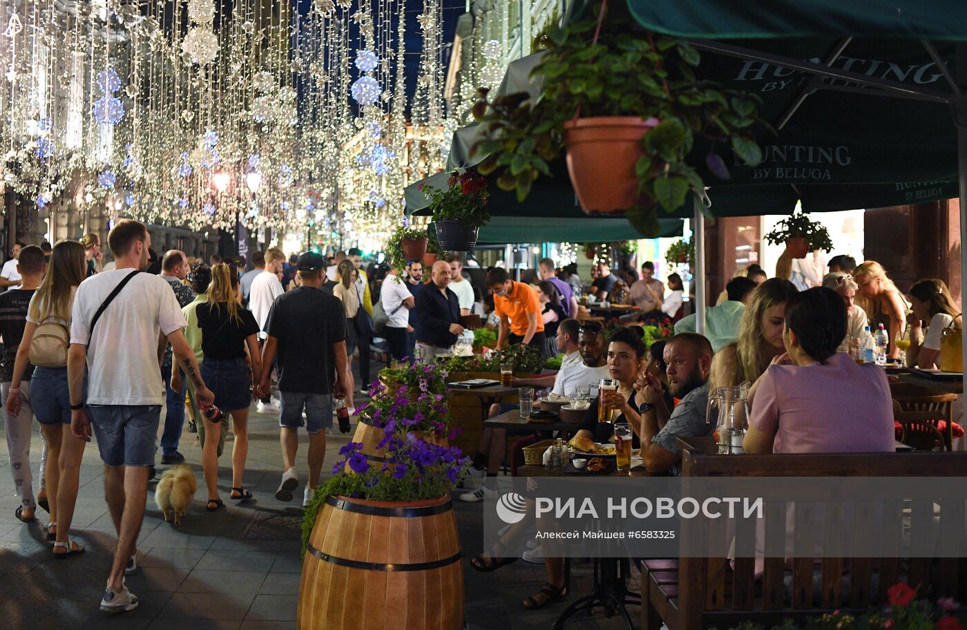 В Москве продлили запрет на ночную работу баров и ресторанов