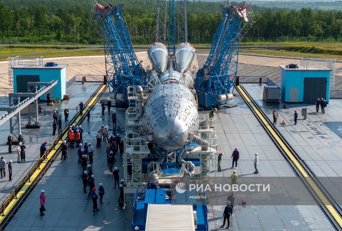РН "Союз-2.1б" установлена на стартовом столе космодрома Восточный 