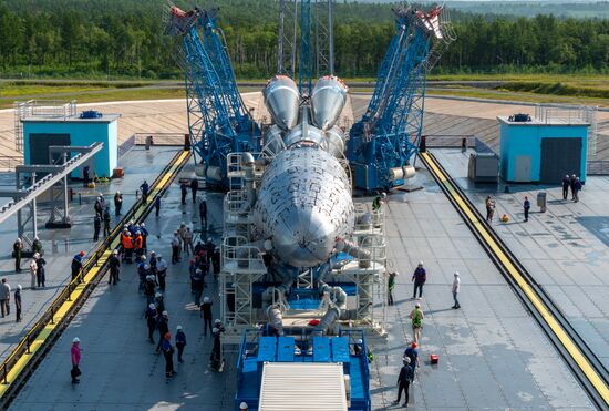 РН "Союз-2.1б" установлена на стартовом столе космодрома Восточный 