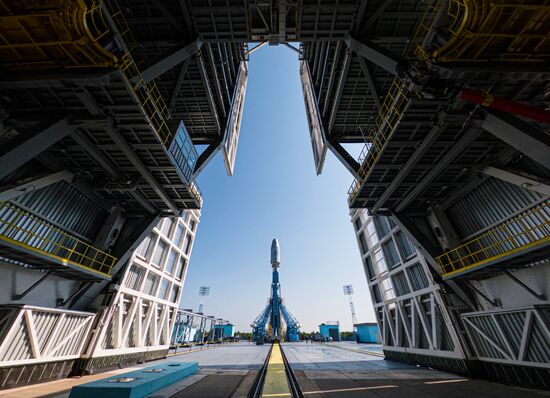 РН "Союз-2.1б" установлена на стартовом столе космодрома Восточный 