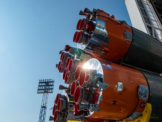РН "Союз-2.1б" установлена на стартовом столе космодрома Восточный 