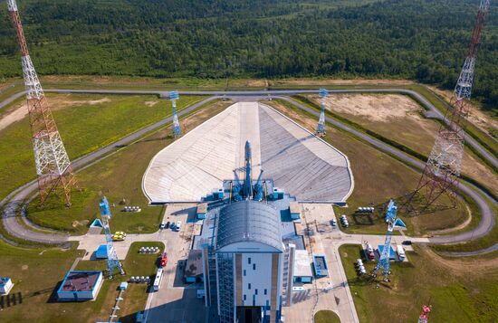 РН "Союз-2.1б" установлена на стартовом столе космодрома Восточный 