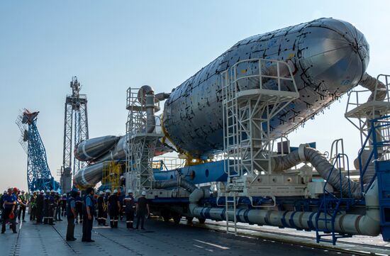 РН "Союз-2.1б" установлена на стартовом столе космодрома Восточный 