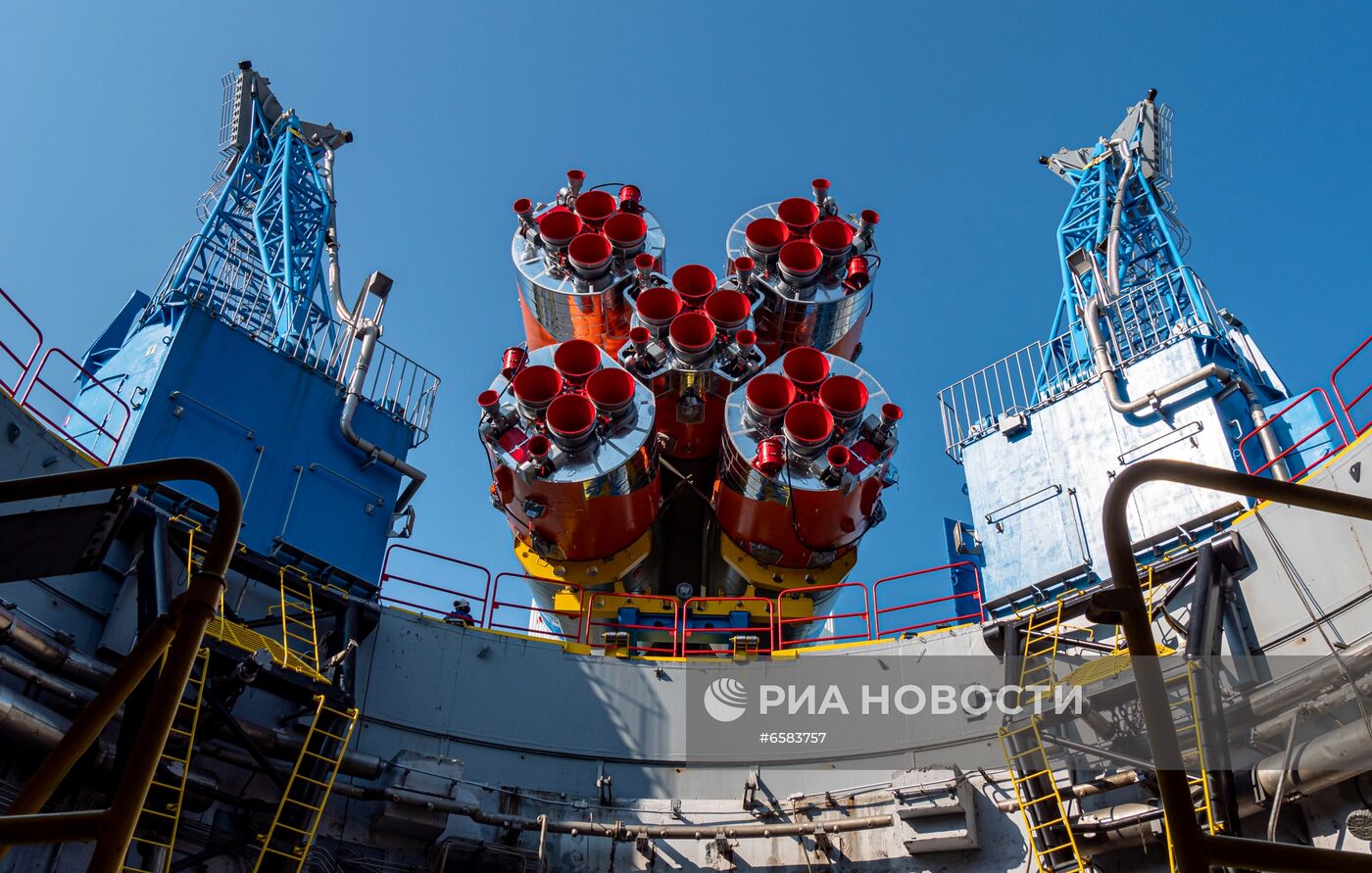 РН "Союз-2.1б" установлена на стартовом столе космодрома Восточный 