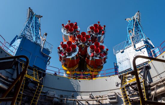 РН "Союз-2.1б" установлена на стартовом столе космодрома Восточный 