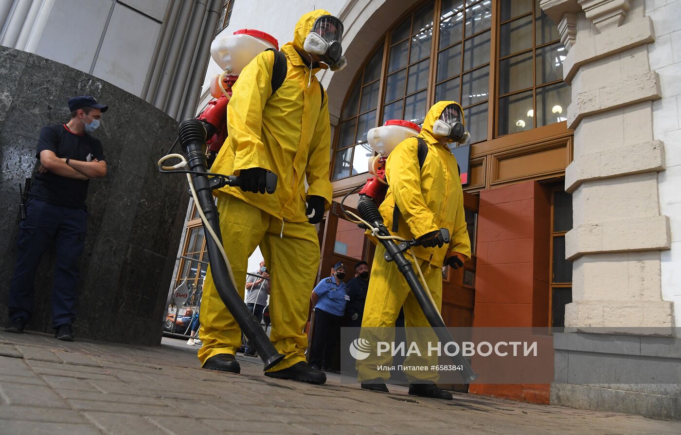 Дезинфекция Казанского вокзала в Москве