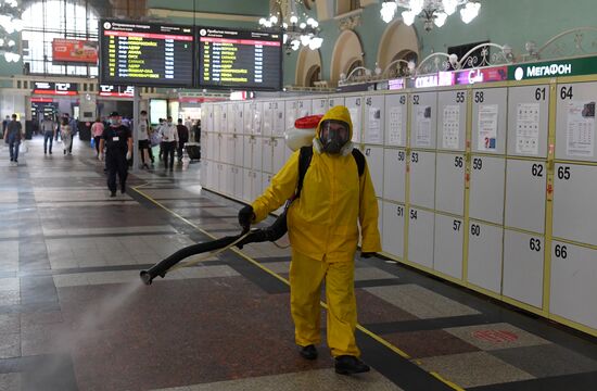 Дезинфекция Казанского вокзала в Москве