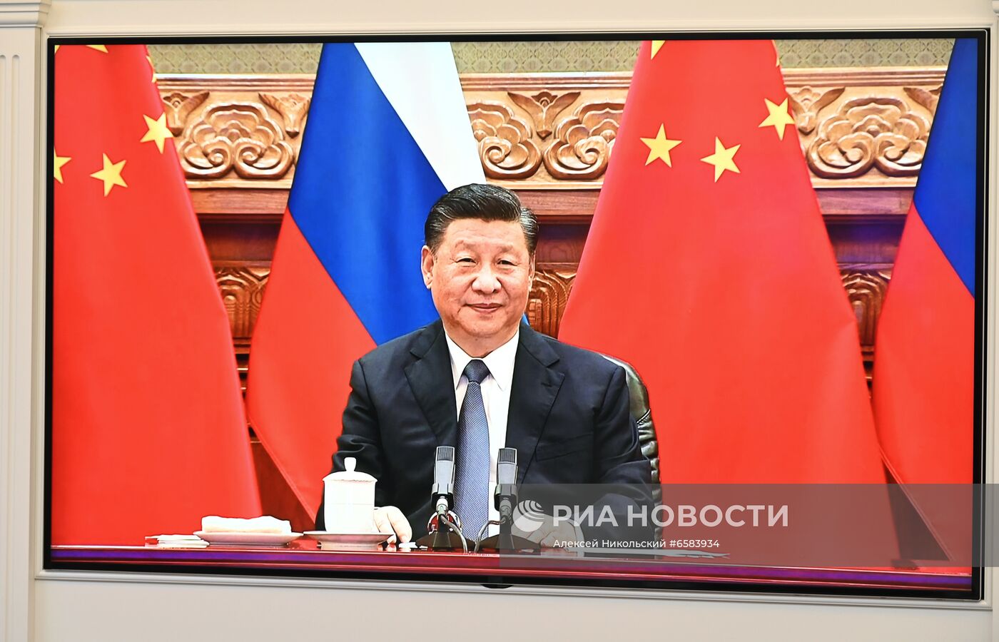 Президент РФ В. Путин провел беседу с председателем КНР Си Цзиньпином