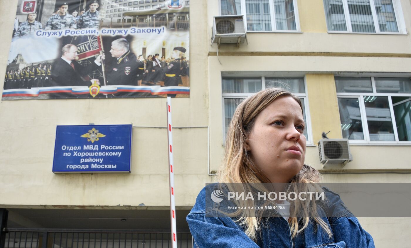 Журналистку издания "Проект" М. Жолобову вызвали на допрос