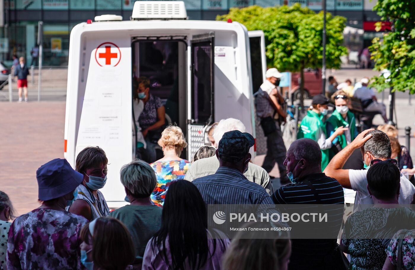 Очереди на вакцинацию против коронавируса в Калининграде