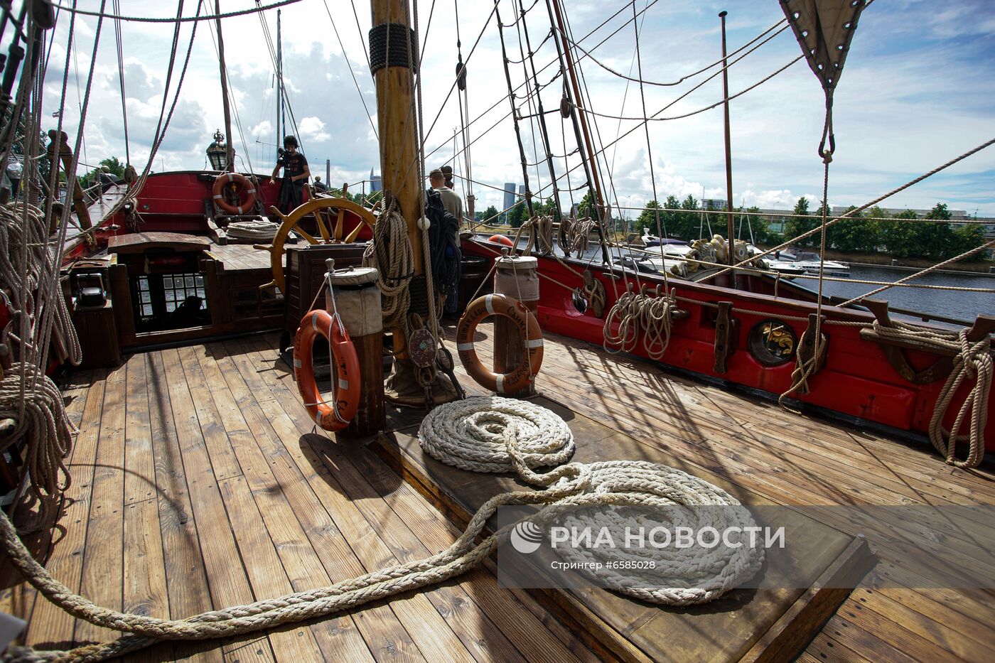 Российский фрегат "Штандарт" прибыл в Ригу