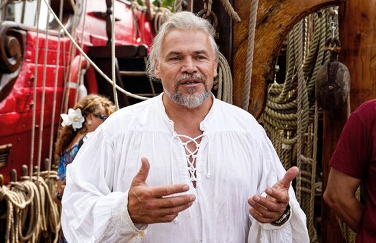 Российский фрегат "Штандарт" прибыл в Ригу