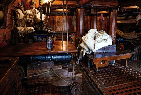 Российский фрегат "Штандарт" прибыл в Ригу