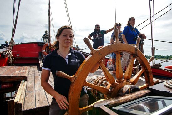 Российский фрегат "Штандарт" прибыл в Ригу