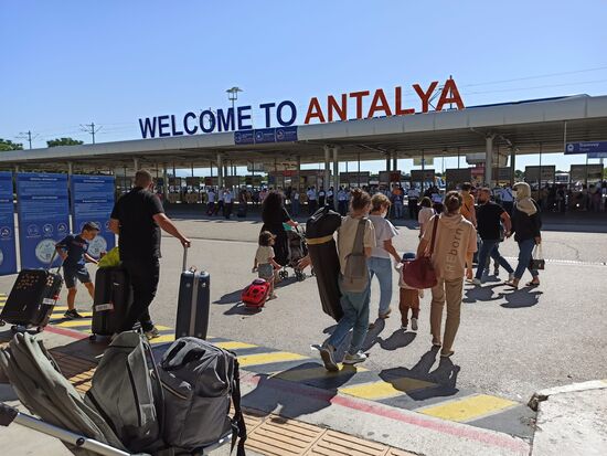 Российские туристы на курортах Турции