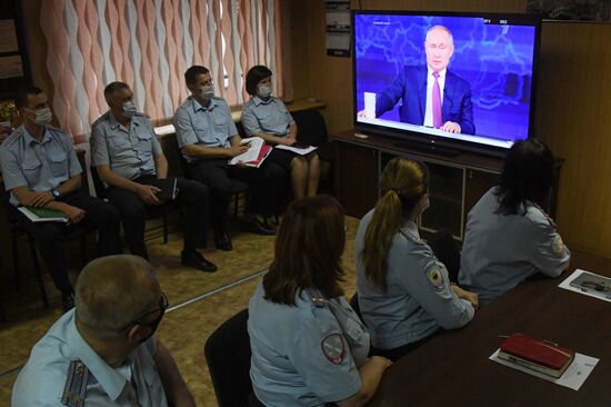 Трансляция прямой линии с президентом РФ В. Путиным