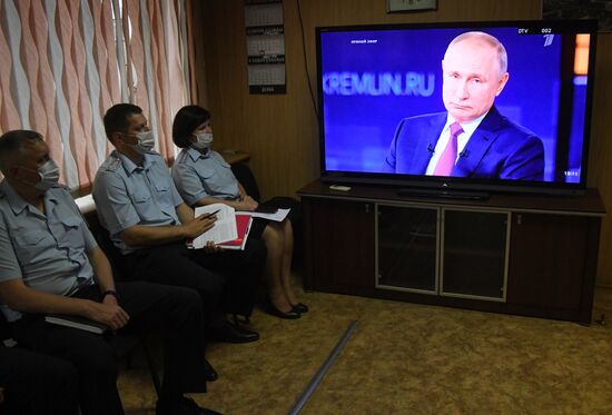 Трансляция прямой линии с президентом РФ В. Путиным