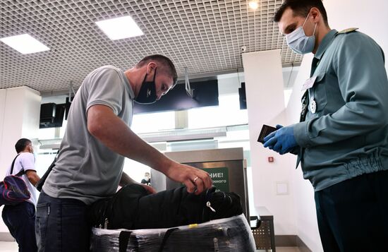 Работа погранично-таможенной службы в аэропорту "Кольцово"