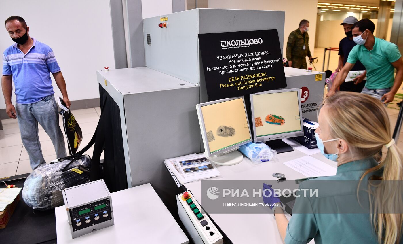 Работа погранично-таможенной службы в аэропорту "Кольцово"