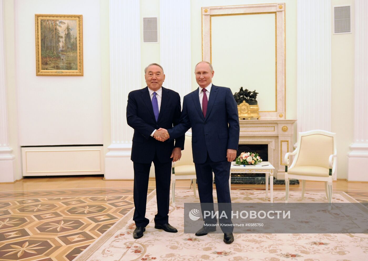 Президент РФ Владимир Путин встретился с первым президентом Казахстана Н. Назарбаевым