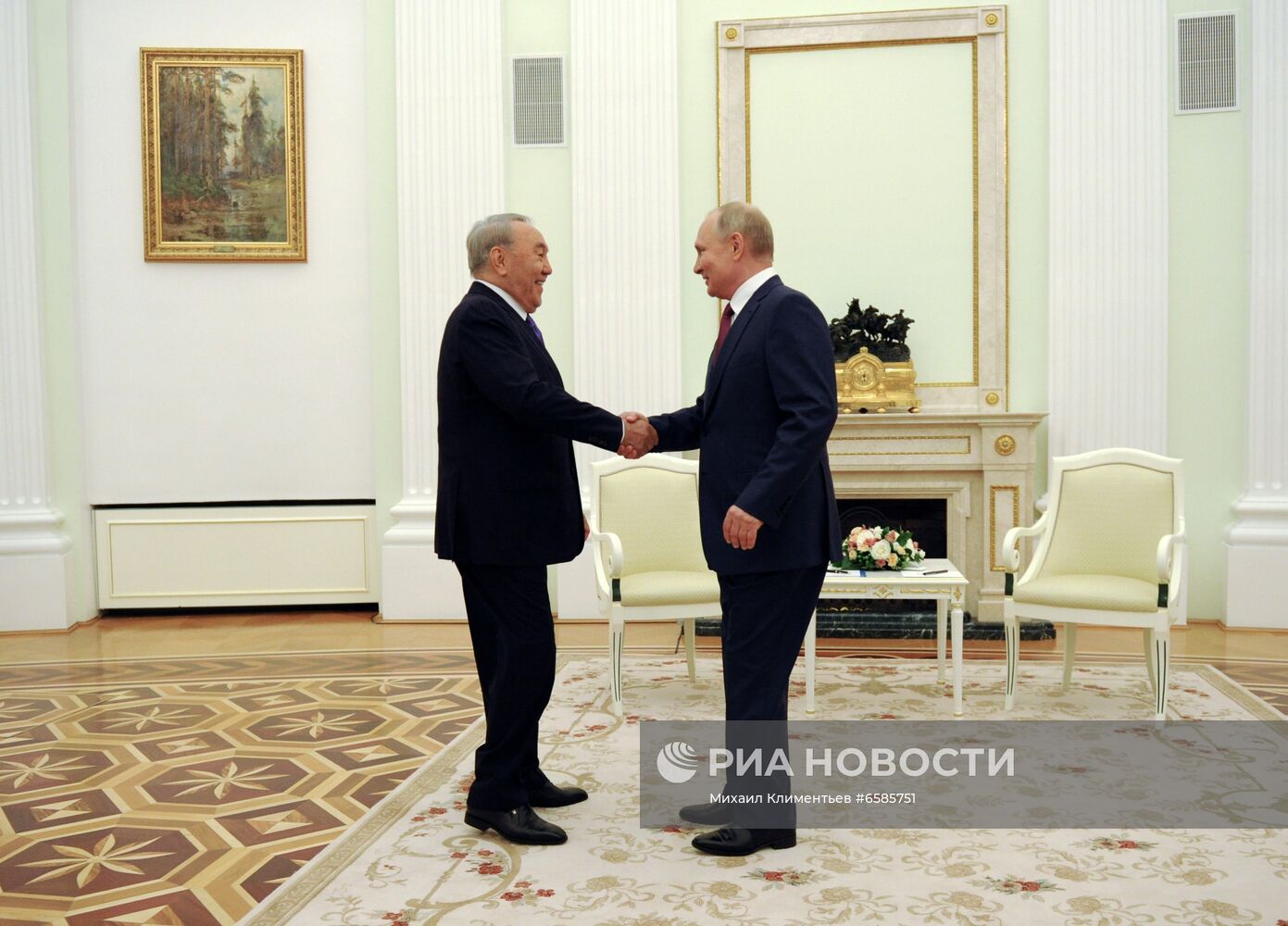 Президент РФ Владимир Путин встретился с первым президентом Казахстана Н. Назарбаевым