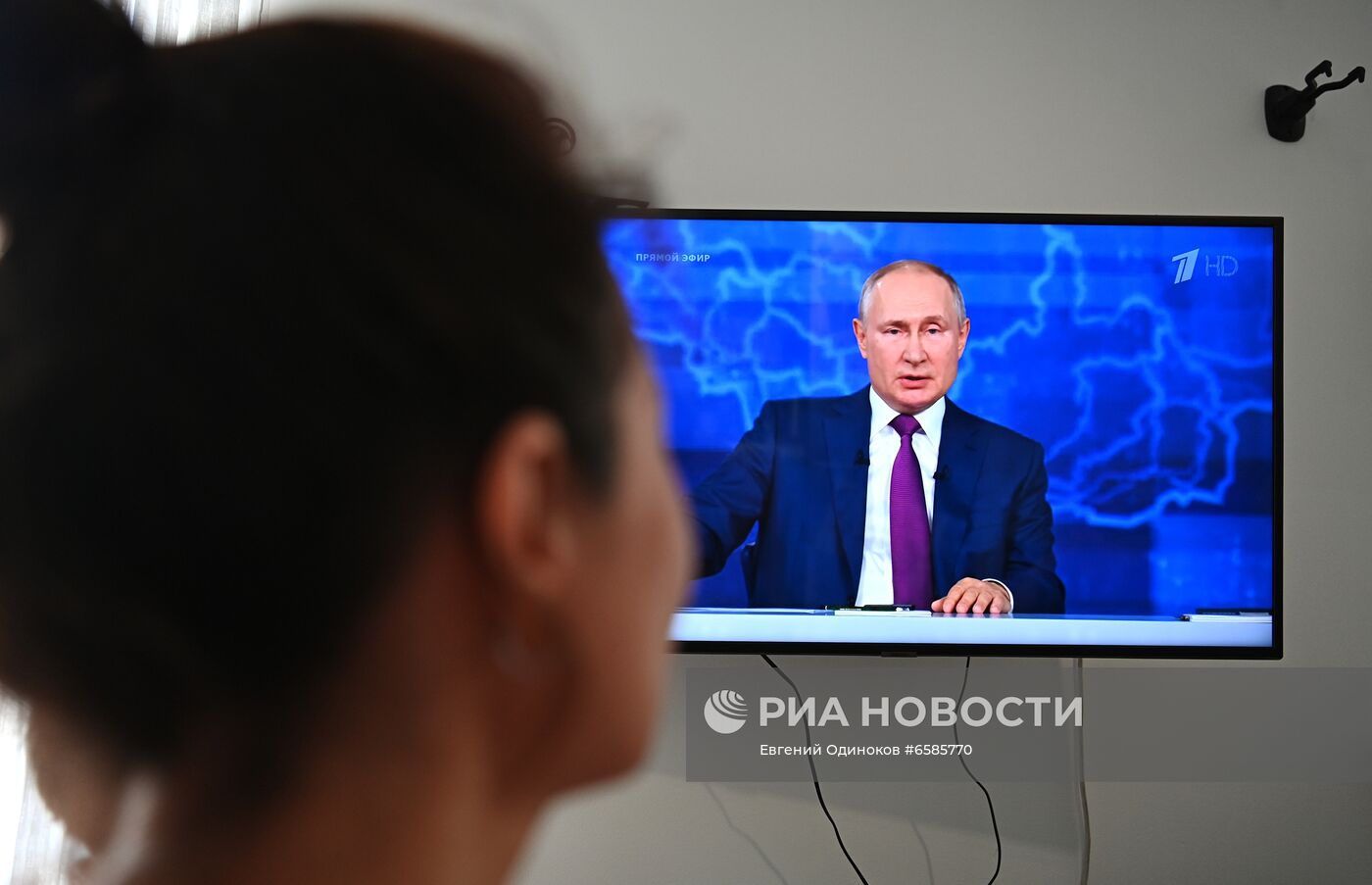 Трансляция прямой линии с президентом РФ В. Путиным