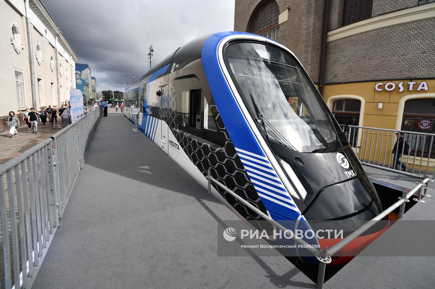 Презентация головного вагона нового поезда "Иволга" на Ярославском вокзале