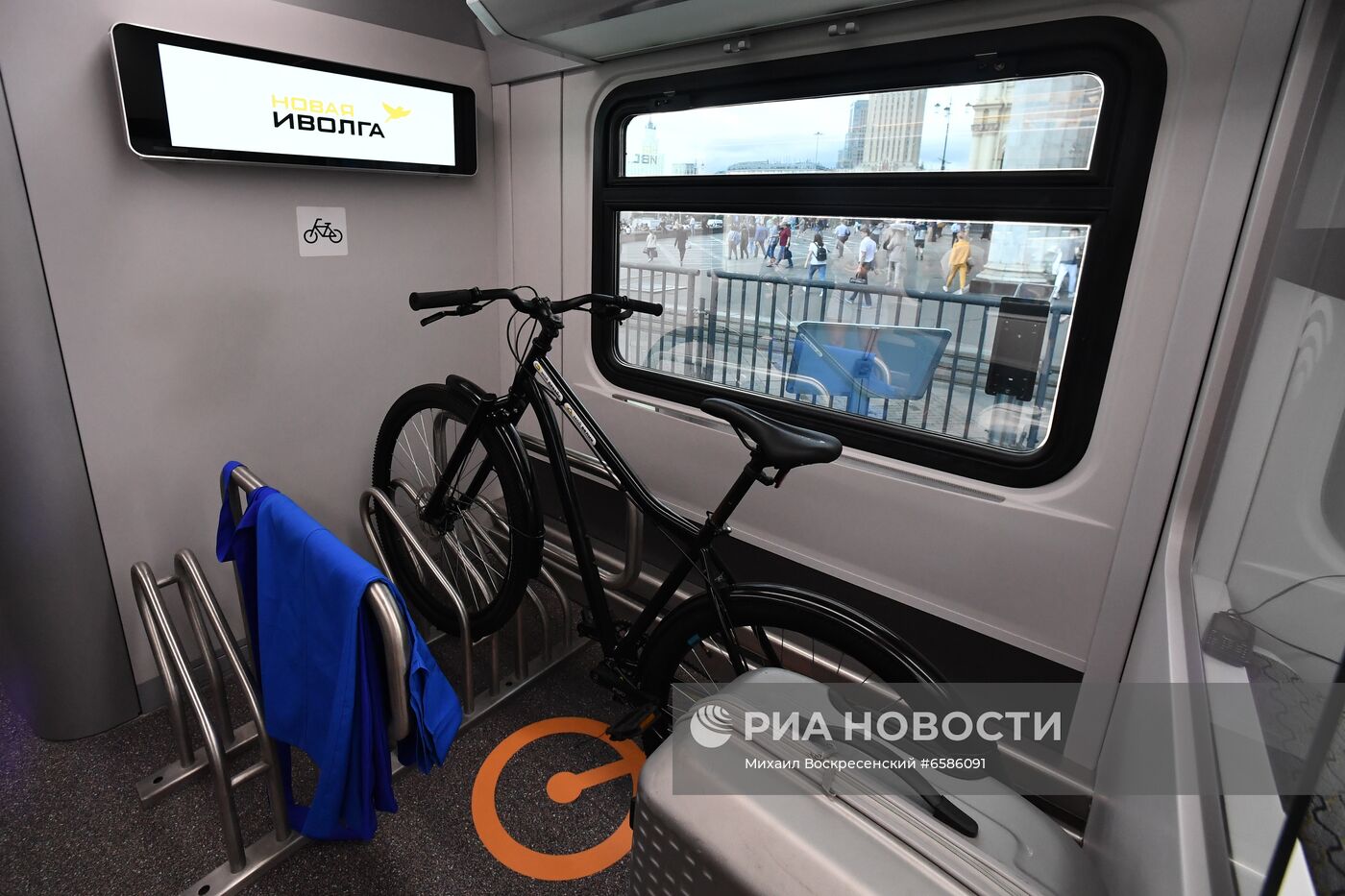 Презентация головного вагона нового поезда "Иволга" на Ярославском вокзале