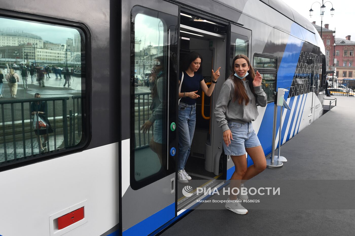 Презентация головного вагона нового поезда "Иволга" на Ярославском вокзале