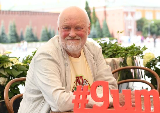 Выставка "Красный сад"