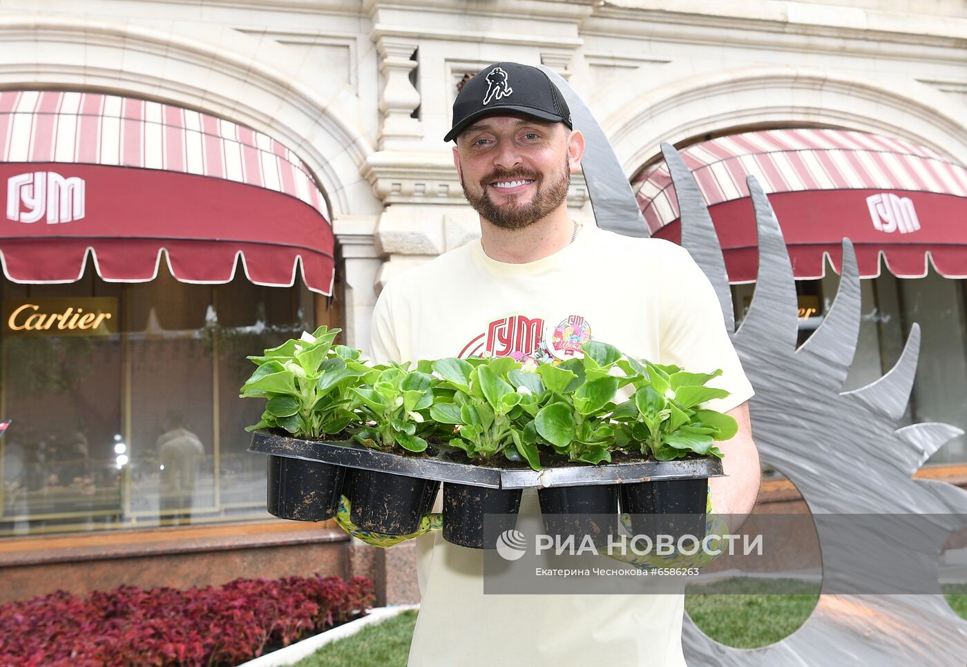 Выставка "Красный сад"