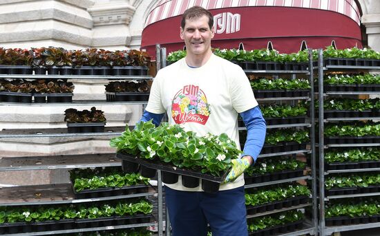 Выставка "Красный сад"