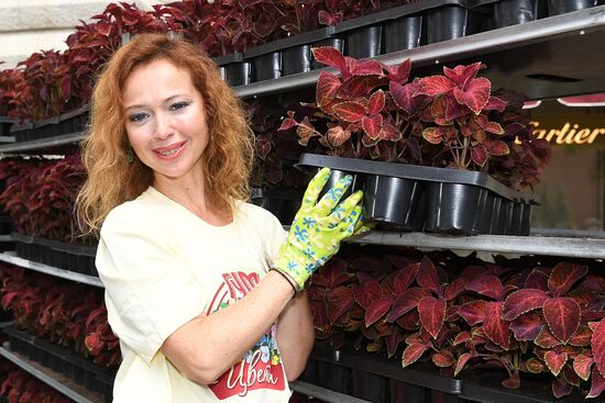 Выставка "Красный сад"