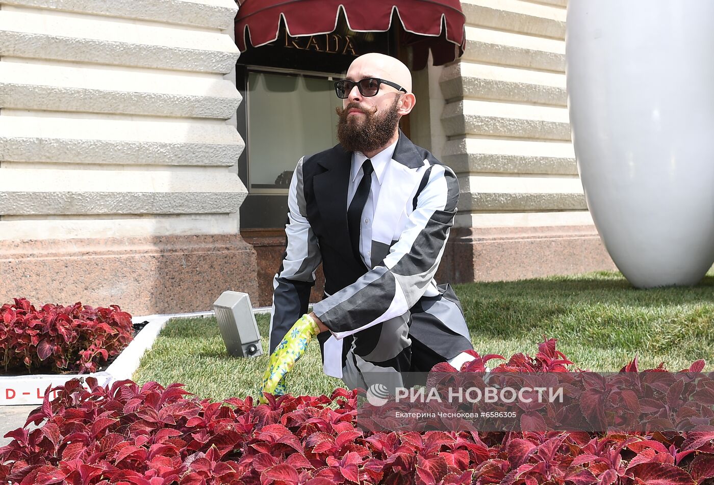 Выставка "Красный сад"