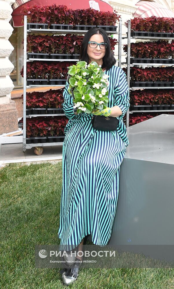 Выставка "Красный сад"