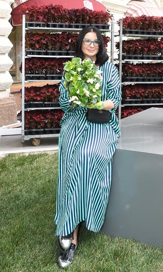 Выставка "Красный сад"