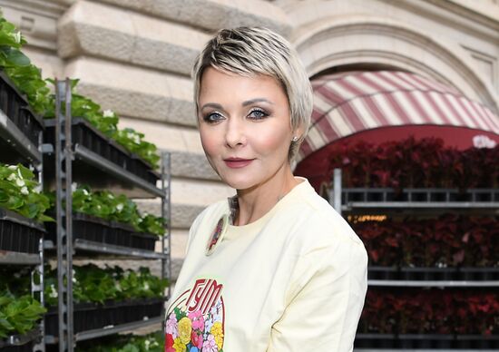 Выставка "Красный сад"