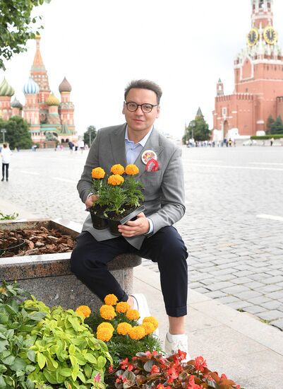 Выставка "Красный сад"