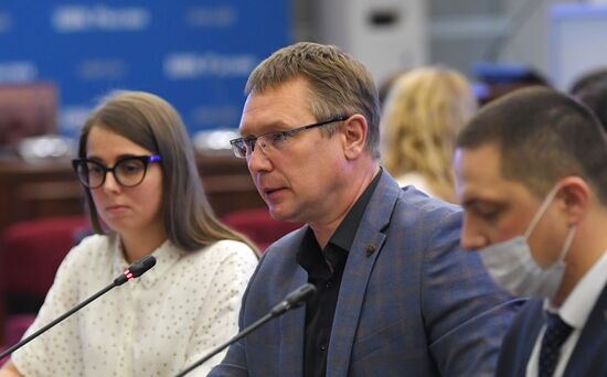 В. Жириновский подал документы в ЦИК на регистрацию к парламентским выборам